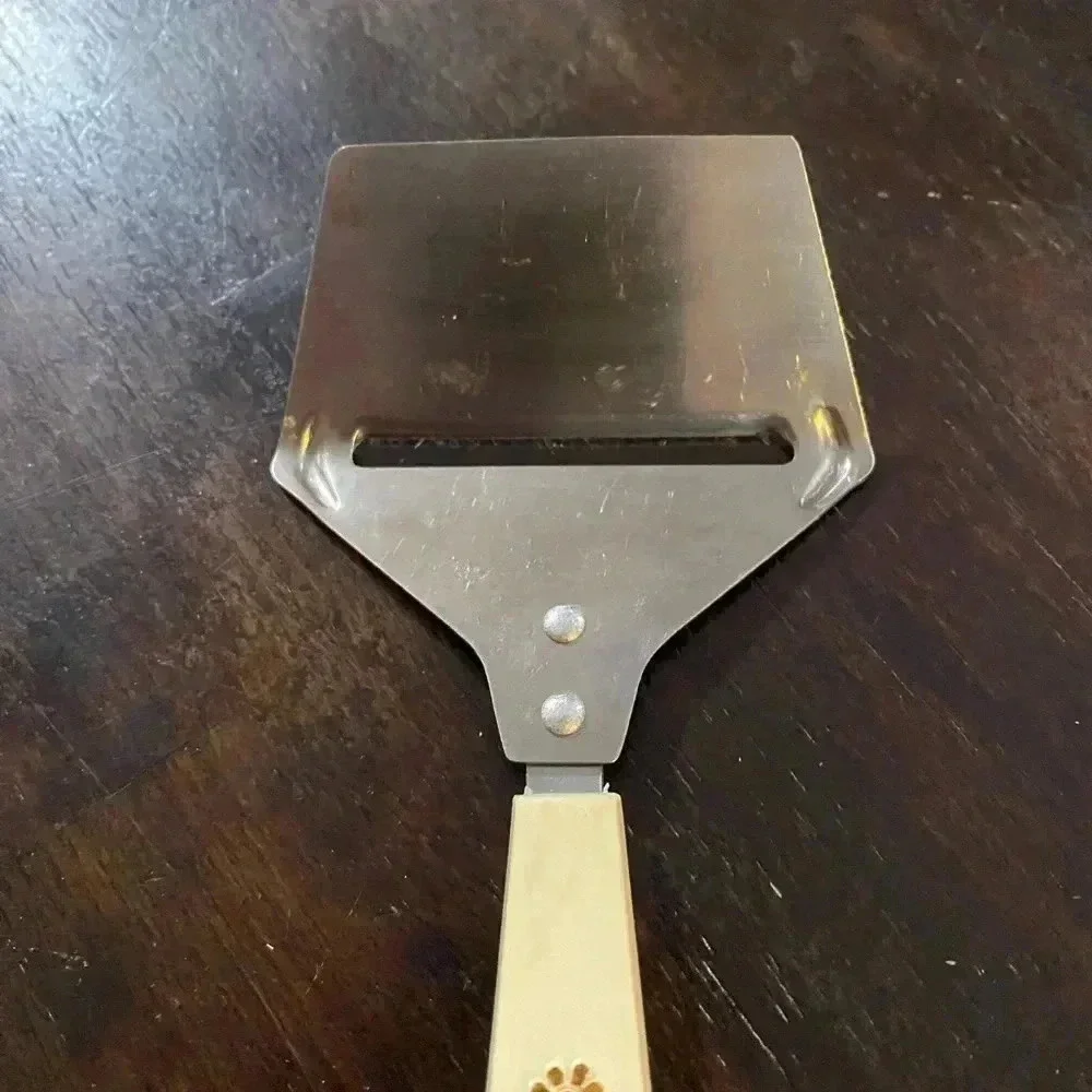 Vintage Travco Cheese Cutter Slicer Plastic Handle White‎ Flowers